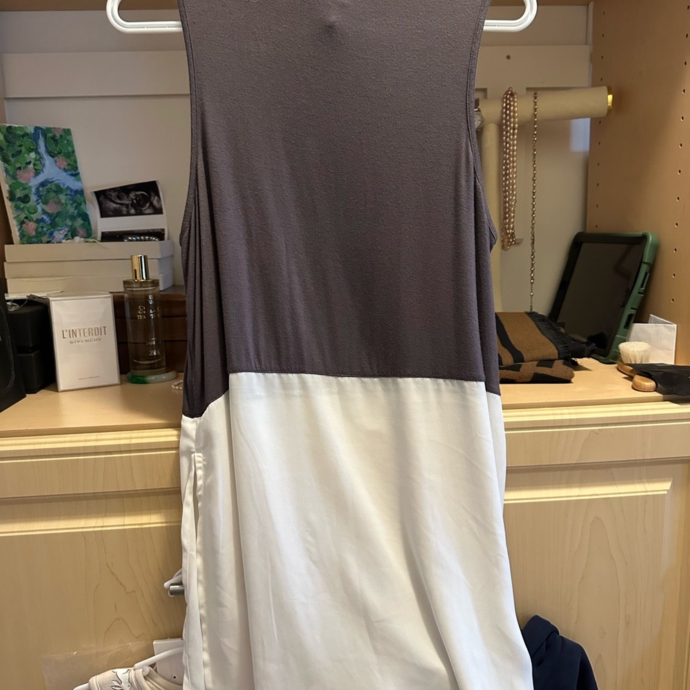 Size small - Picture 2 of 2